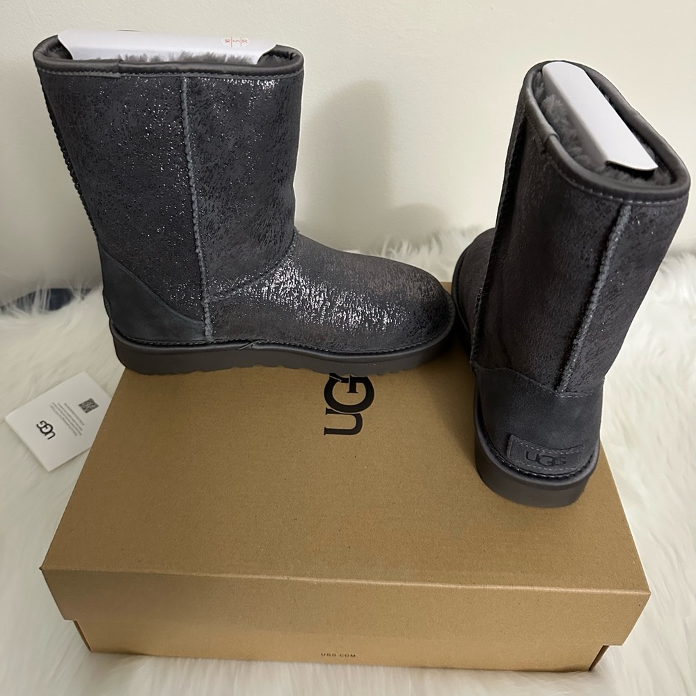 🆕 UGG Short Gray Matte Marble Boots - Size: 6 - Picture 3 of 13